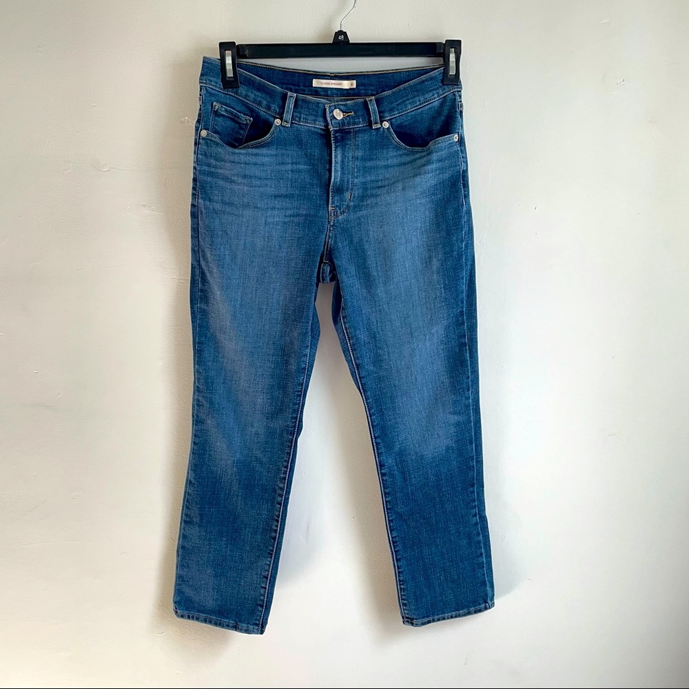 Levi's Size 8 Classic Straight Jeans.  Excellent Like New Condition